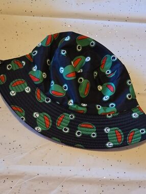 Kids Green Frog Print Bucket Hat
